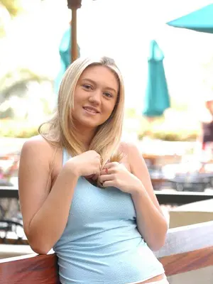 2005 - Alison - Waikiki Hotel Hopping - (x55)